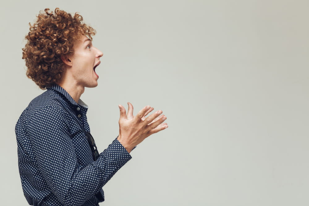 sona natural hablando ingles